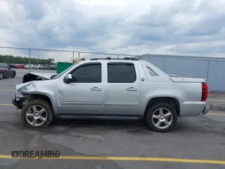 2013 Chevrolet Avalanche LT with VIN 3GNMCFE08DG289092, listed as a IAAI auction lot 42090240 with 143,588 mi miles and . Bid and sale history available at DreamBid. Image 14.