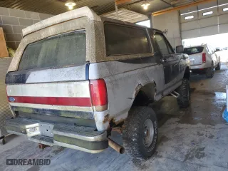 1990 Ford Bronco Custom with VIN 1FMEU15H7LLB32721, listed as a Copart auction lot 84829284 with 171,424 mi miles and Clean Title. Bid and sale history available at carsss.com. Image 3.