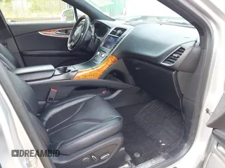 2019 Lincoln Nautilus Reserve with VIN 2LMPJ8LP5KBL32374, listed as a IAAI auction lot 42219316 with 48,276 mi miles and . Bid and sale history available at DreamBid. Image 5.