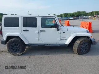 2016 Jeep Wrangler Unlimited Sahara z VIN 1C4HJWEG5GL172350, wystawiony jako IAAI lot #39987533 z przebiegiem 158 540 mil mil oraz . Historia ofert i sprzedaży dostępna na DreamBid. Obrazek 13.