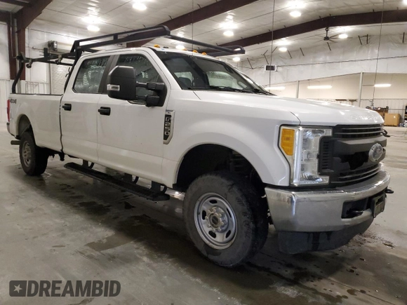 2017 Ford F-250 Lariat z VIN 1FT7W2B6XHEB62470, wystawiony jako Copart lot #57589055 z przebiegiem 131 273 mil mil oraz Czysty tytuł • Clean title. Historia ofert i sprzedaży dostępna na DreamBid. Obrazek 4.