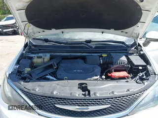 2017 Chrysler Pacifica Touring z VIN 2C4RC1DG6HR831175, wystawiony jako IAAI lot #42329800 z przebiegiem 320 507 mil mil oraz . Historia ofert i sprzedaży dostępna na DreamBid. Obrazek 10.