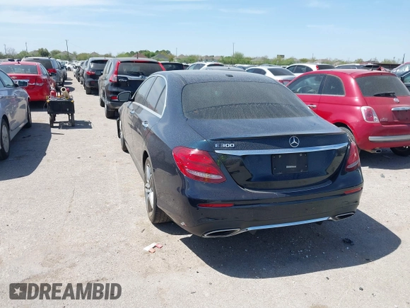 2017 Mercedes-Benz E 300 Luxury z VIN WDDZF4JB4HA082033, wystawiony jako IAAI lot #41819829 z przebiegiem 89 651 mil mil oraz . Historia ofert i sprzedaży dostępna na DreamBid. Obrazek 3.