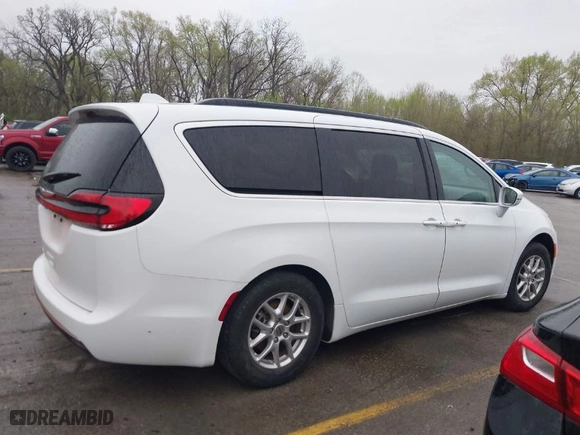 2022 Chrysler Pacifica Touring L with VIN 2C4RC1BG0NR197862, listed as a IAAI auction lot 41956881 with 72,576 mi miles. Bid and sale history available at carsss.com. Image 12.