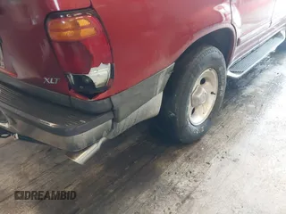 2000 Ford Explorer XLT z VIN 1FMZU83P1YZC54998, wystawiony jako IAAI lot #41613856 z przebiegiem 225 855 mil mil oraz . Historia ofert i sprzedaży dostępna na DreamBid. Obrazek 6.