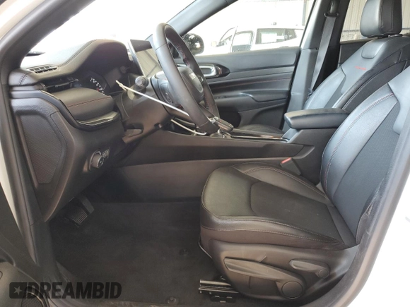 2024 Jeep Compass Trailhawk z VIN 3C4NJDDN1RT144852, wystawiony jako Copart lot #59986935 z przebiegiem 33 629 mil mil oraz Czysty tytuł • Clean title. Historia ofert i sprzedaży dostępna na DreamBid. Obrazek 7.