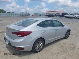 2019 Hyundai Elantra SEL z VIN KMHD84LF6KU746655, wystawiony jako IAAI lot #42135528 z przebiegiem 103 410 mil mil oraz . Historia ofert i sprzedaży dostępna na DreamBid. Obrazek 4.