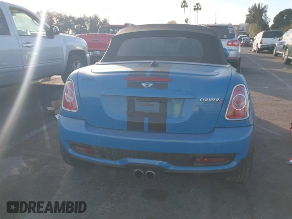 2013 MINI Roadster S z VIN WMWSY3C55DT594628, wystawiony jako IAAI lot #41316950 z przebiegiem 77 399 mil mil oraz . Historia ofert i sprzedaży dostępna na DreamBid. Obrazek 16.