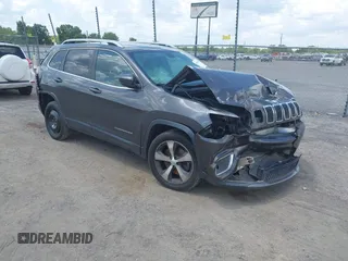 2020 Jeep Cherokee Limited z VIN 1C4PJLDB4LD653596, wystawiony jako IAAI lot #42870645 z przebiegiem 136 194 mil mil oraz . Historia ofert i sprzedaży dostępna na DreamBid. Obrazek 1.