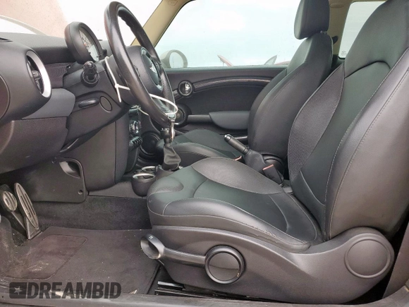 2011 MINI Hardtop S with VIN WMWSV3C5XBTY23021, listed as a Copart auction lot 58786655 with 117,874 mi miles and Clean title. Bid and sale history available at DreamBid. Image 7.