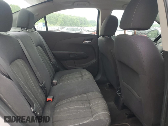 2014 Chevrolet Sonic LT z VIN 1G1JC5SH1E4243983, wystawiony jako Copart lot #59483085 z przebiegiem 106 345 mil mil oraz Szkoda całkowita • Salvage title. Historia ofert i sprzedaży dostępna na DreamBid. Obrazek 10.