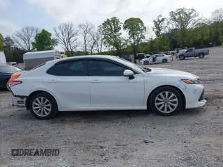 2018 Toyota Camry LE z VIN 4T1B11HK2JU096477, wystawiony jako IAAI lot #42043367 z przebiegiem 116 915 mil mil oraz . Historia ofert i sprzedaży dostępna na DreamBid. Obrazek 14.