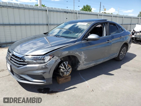 2020 Volkswagen Jetta S z VIN 3VWC57BU7LM103082, wystawiony jako Copart lot #55643185 z przebiegiem 30 368 mil mil oraz Szkoda całkowita • Salvage title. Historia ofert i sprzedaży dostępna na DreamBid. Obrazek 1.