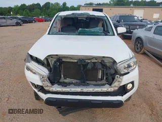 2017 Toyota Tacoma SR5 z VIN 5TFAZ5CN9HX040563, wystawiony jako IAAI lot #42274119 z przebiegiem 244 422 mil mil oraz . Historia ofert i sprzedaży dostępna na DreamBid. Obrazek 12.