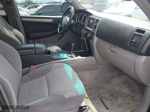 2005 Toyota 4Runner SR5 with VIN JTEZU14R658029145, listed as a IAAI auction lot 41899932 with 290,171 mi miles. Bid and sale history available at carsss.com. Image 5.