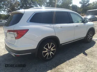 2019 Honda Pilot Touring 8-Passenger with VIN 5FNYF5H91KB038679, listed as a IAAI auction lot 40200012 with 70,582 mi miles. Bid and sale history available at carsss.com. Image 4.
