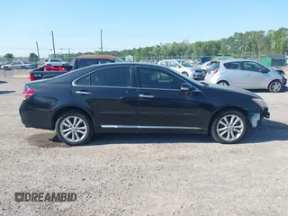 2011 Lexus ES 330 z VIN JTHBK1EG2B2452620, wystawiony jako IAAI lot #42062847 z przebiegiem Nie podano mil oraz . Historia ofert i sprzedaży dostępna na DreamBid. Obrazek 12.