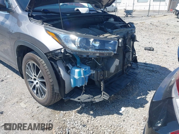 2018 Toyota Highlander SE with VIN 5TDJZRFH1JS895847, listed as a IAAI auction lot 42667973 with 93,876 mi miles and . Bid and sale history available at DreamBid. Image 20.