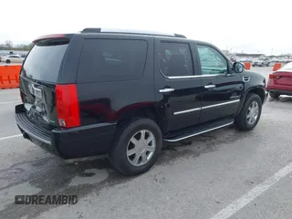 2007 Cadillac Escalade z VIN 1GYFK63837R424460, wystawiony jako IAAI lot #41859862 z przebiegiem 138 690 mil mil oraz . Historia ofert i sprzedaży dostępna na DreamBid. Obrazek 4.