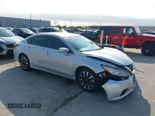 2018 Nissan Altima 2.5 S with VIN 1N4AL3AP3JC188463, listed as a IAAI auction lot 40623260 with 71,953 mi miles. Bid and sale history available at carsss.com. Image 1.