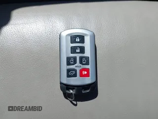 2017 Toyota Sienna XLE z VIN 5TDDZ3DC5HS162857, wystawiony jako IAAI lot #42054307 z przebiegiem 85 451 mil mil oraz . Historia ofert i sprzedaży dostępna na DreamBid. Obrazek 11.