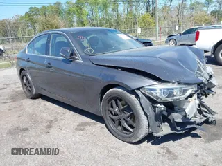 2018 BMW 3 Series 330i xDrive z VIN WBA8D9C50JEM32978, wystawiony jako IAAI lot #41894911 z przebiegiem 67 474 mil mil oraz . Historia ofert i sprzedaży dostępna na DreamBid. Obrazek 1.