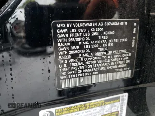 2014 Volkswagen Touareg Lux z VIN WVGEF9BP8ED011360, wystawiony jako Copart lot #51774435 z przebiegiem 101 215 mil mil oraz Szkody całkowita. Historia ofert i sprzedaży dostępna na DreamBid. Obrazek 14.
