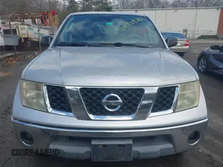 2008 Nissan Frontier LE z VIN 1N6AD09W18C435584, wystawiony jako IAAI lot #41998922 z przebiegiem 154 507 mil mil oraz . Historia ofert i sprzedaży dostępna na DreamBid. Obrazek 12.