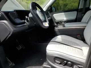 2024 Rivian R1T Adventure z VIN 7FCTGCAA1RN030829, wystawiony jako Copart lot #55557565 z przebiegiem Nie podano mil oraz Szkody całkowita. Historia ofert i sprzedaży dostępna na DreamBid. Obrazek 7.