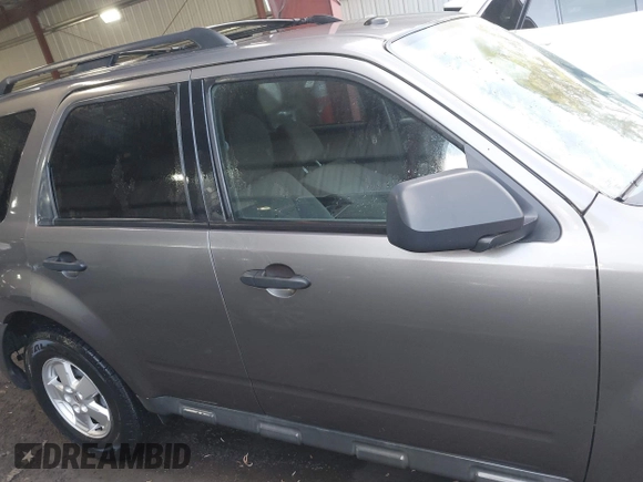 2010 Ford Escape XLT with VIN 1FMCU9D70AKD21499, listed as a IAAI auction lot 42039437 with 185,545 mi miles. Bid and sale history available at carsss.com. Image 13.