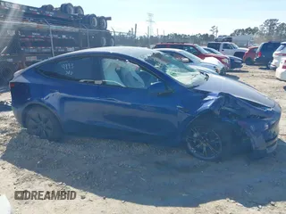 2025 Tesla Model Y Long Range with VIN 7SAYGDEEXSA346006, listed as a IAAI auction lot 41835610 with 1,896 mi miles and . Bid and sale history available at carsss.com. Image 13.