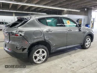 2024 Dodge Hornet GT Plus z VIN ZACNDFBN7R3A12165, wystawiony jako Copart lot #49233215 z przebiegiem Nie podano mil oraz Szkody całkowita. Historia ofert i sprzedaży dostępna na DreamBid. Obrazek 3.
