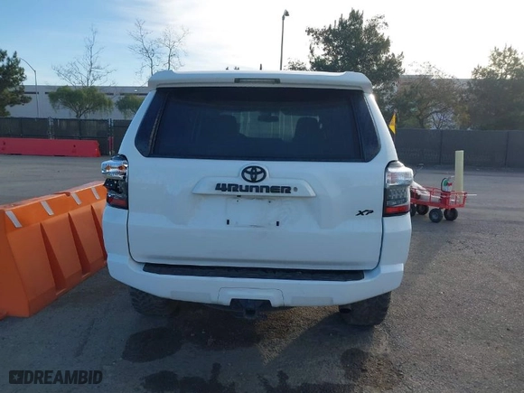 2019 Toyota 4Runner SR5 with VIN JTEBU5JR8K5644399, listed as a IAAI auction lot 41624766 with 131,285 mi miles. Bid and sale history available at carsss.com. Image 17.