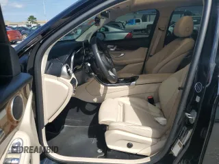 2018 Mercedes-Benz GLC 300 z VIN WDC0G4JB0JV047191, wystawiony jako Copart lot #67275795 z przebiegiem Nie podano mil oraz Czysty tytuł • Clean title. Historia ofert i sprzedaży dostępna na DreamBid. Obrazek 7.