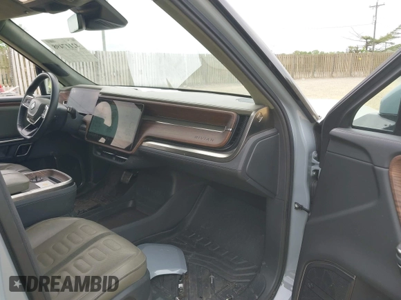 2023 Rivian R1T Adventure z VIN 7FCTGBAA6PN028520, wystawiony jako IAAI lot #42117498 z przebiegiem 24 583 mil mil oraz . Historia ofert i sprzedaży dostępna na DreamBid. Obrazek 5.