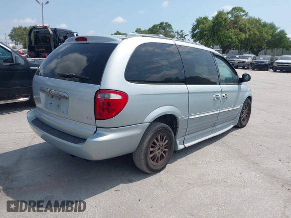 2002 Chrysler Town & Country Limited with VIN 2C8GP64L52R609030, listed as a IAAI auction lot 42222410 with 117,613 mi miles and . Bid and sale history available at DreamBid. Image 4.