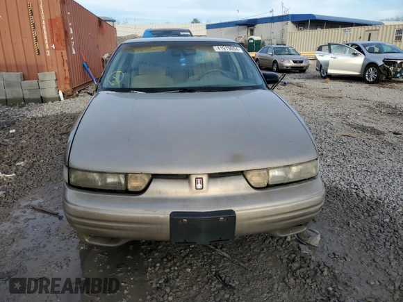 1997 Oldsmobile Cutlass Supreme S z VIN 1G3WH52M8VF352117, wystawiony jako Copart lot #41919094 z przebiegiem 155 523 mil mil oraz Szkody całkowita. Historia ofert i sprzedaży dostępna na DreamBid. Obrazek 5.
