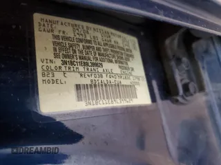 2009 Nissan Versa S z VIN 3N1BC11E89L399629, wystawiony jako Copart lot #57353335 z przebiegiem 169 245 mil mil oraz Szkody całkowita. Historia ofert i sprzedaży dostępna na DreamBid. Obrazek 13.