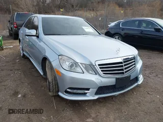 2013 Mercedes-Benz E-Class E 350 Luxury with VIN WDDHF8JB5DA678944, listed as a IAAI auction lot 41208242 with 101,834 mi miles. Bid and sale history available at carsss.com. Image 1.