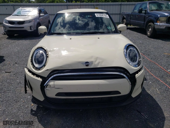 2022 MINI Hardtop 2 Door Cooper with VIN WMW33DH04N2P63700, listed as a Copart auction lot 61058784 with 30,669 mi miles and Salvage Title. Bid and sale history available at carsss.com. Image 5.
