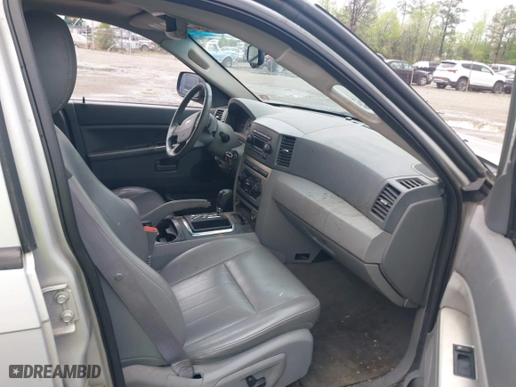 2005 Jeep Grand Cherokee Laredo with VIN 1J4GS48K75C644259, listed as a IAAI auction lot 42044878 with 250,841 mi miles. Bid and sale history available at carsss.com. Image 5.
