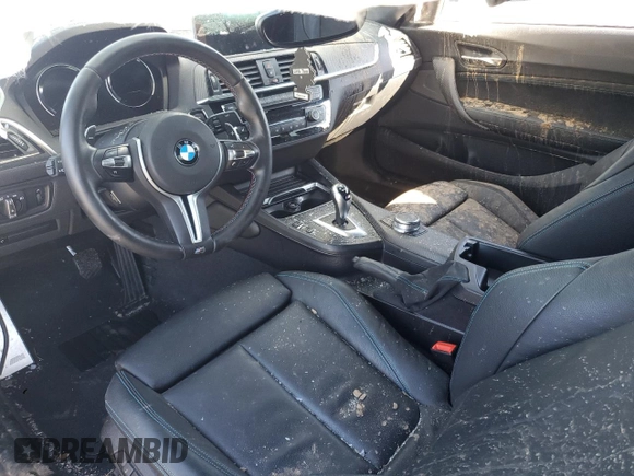 2018 BMW M2 z VIN WBS1J5C53J7B70153, wystawiony jako Copart lot #47081155 z przebiegiem Nie podano mil oraz Szkoda całkowita • Salvage title. Historia ofert i sprzedaży dostępna na DreamBid. Obrazek 8.