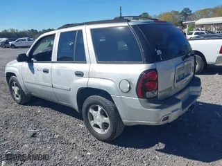 2007 Chevrolet TrailBlazer LT with VIN 1GNDS13S472204966, listed as a IAAI auction lot 41878317 with 253,490 mi miles. Bid and sale history available at carsss.com. Image 3.