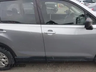 2019 Subaru Forester with VIN JF2SKACC9KH439492, listed as a IAAI auction lot 41570280 with 186,563 mi miles. Bid and sale history available at carsss.com. Image 13.