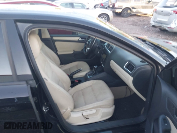 2012 Volkswagen Jetta SE with VIN 3VWDX7AJ3CM422968, listed as a IAAI auction lot 42306707 with 191,216 mi miles and . Bid and sale history available at DreamBid. Image 5.