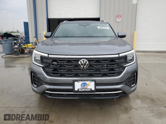 2024 Volkswagen Atlas SEL R-Line with VIN 1V2AE2CA0RC201364, listed as a Copart auction lot 59367255 with 13,638 mi miles and Salvage title. Bid and sale history available at DreamBid. Image 5.