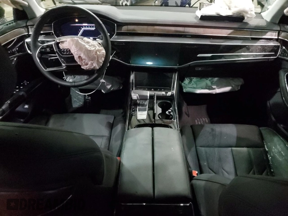 2024 Audi A8 z VIN WAULDAF88RN011314, wystawiony jako Copart lot #44944685 z przebiegiem 5 063 mil mil oraz Szkoda całkowita • Salvage title. Historia ofert i sprzedaży dostępna na DreamBid. Obrazek 8.