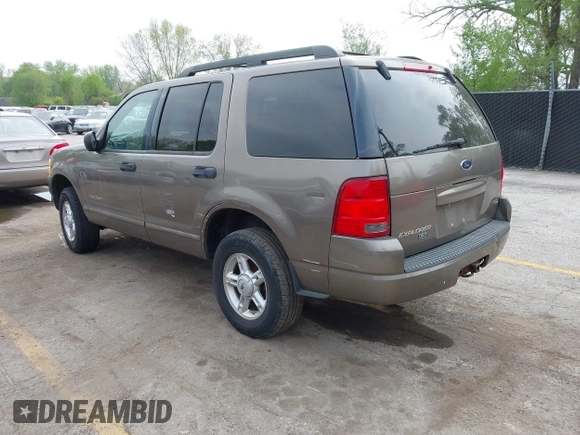 2005 Ford Explorer XLT z VIN 1FMZU63E95UB09607, wystawiony jako IAAI lot #42064379 z przebiegiem 192 117 mil mil oraz . Historia ofert i sprzedaży dostępna na DreamBid. Obrazek 3.