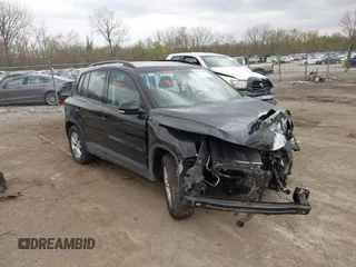2017 Volkswagen Tiguan S с VIN WVGBV7AX3HW511978, выставлен на аукционе IAAI как лот 42074955 с пробегом 169 293 миль миль и . История ставок и продаж доступна на DreamBid. Изображение 1.