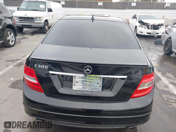 2011 Mercedes-Benz C 300 Sport z VIN WDDGF5EB1BA472313, wystawiony jako IAAI lot #42393658 z przebiegiem 161 373 mil mil oraz . Historia ofert i sprzedaży dostępna na DreamBid. Obrazek 16.